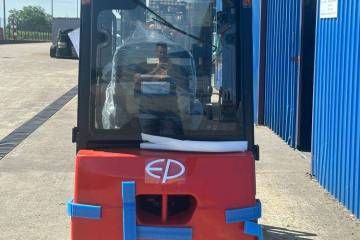 Električni viljuškar 18TVL za transport i manipulaciju teretom