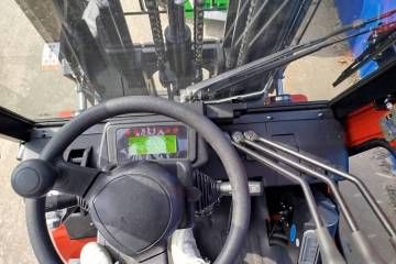 Dizel viljuškar CPCD30-T8 za podizanje i transport tereta u industrijskim pogonima, skladištima i na otvorenom prostoru.