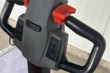 Upravljačka ručka i komande elektro stakera ESL122